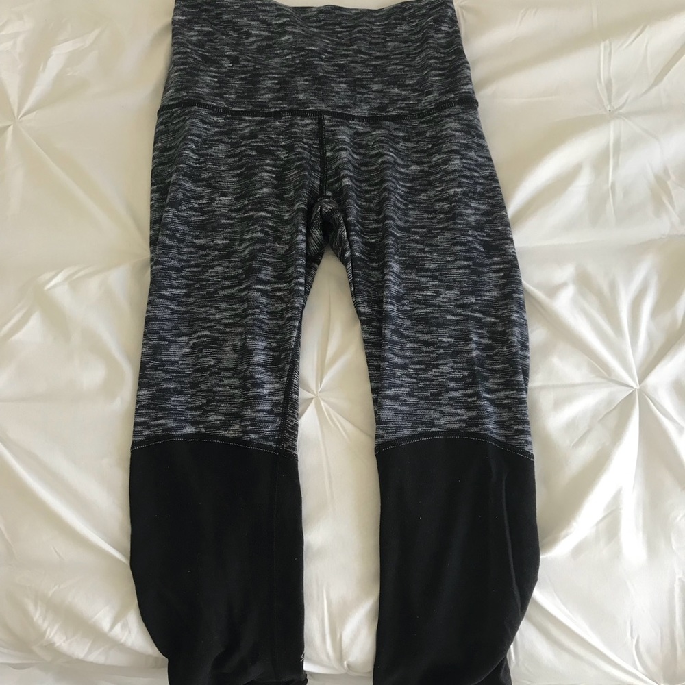 Lulu yoga pants never worn, cell pocket holder